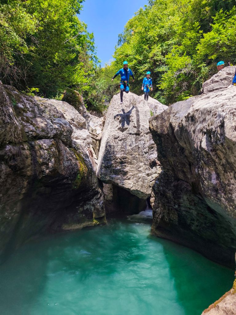 Salto barranco Parque Nacional de Ordesa y Monte Perdido