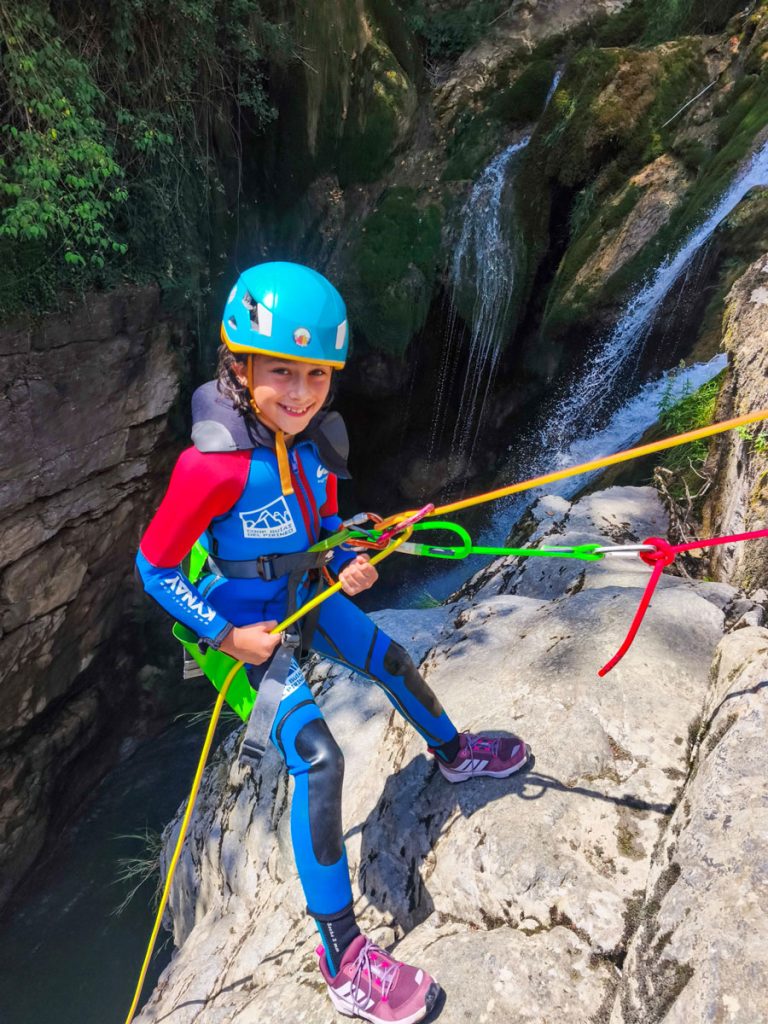 Barranquismo con niños en Pirineos, barranco en Añisclo