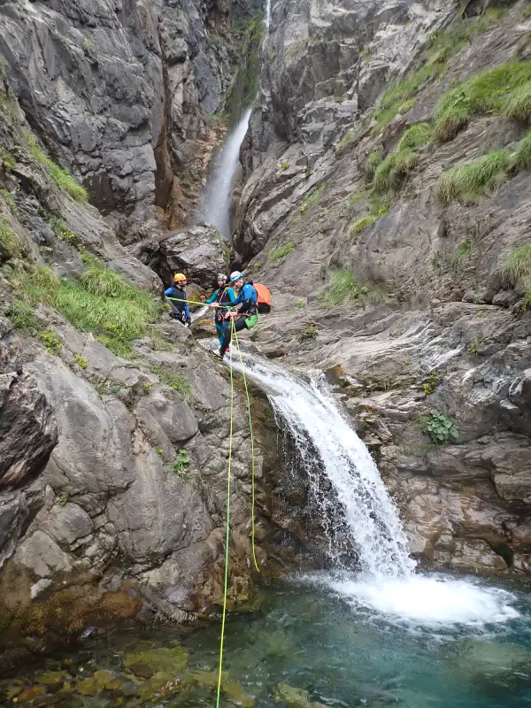 Barranquismo muy difícil en el Pirineo.