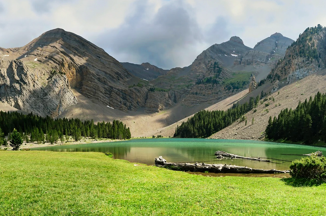 Senderismo Basa de la Mora, ibón de Plan con Guías del Pirineo