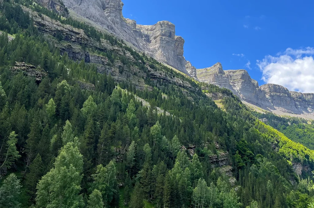 Senderismo familiar en Ordesa, valle de Ordesa Pirineos