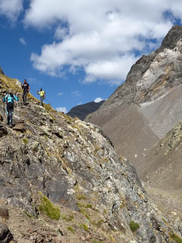 Ascensión al Robiñera, un gran tresmil en el valle de Chisagüés