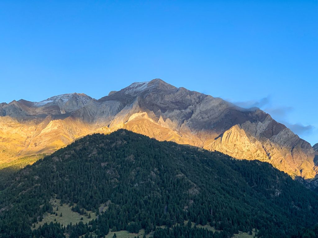 Formación geológica del macizo de Llardana, geología pirinaica
